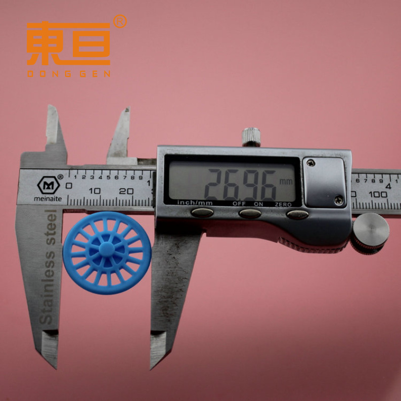滑轮小轮子/平底万向滑轮/滑轮鞋/向星螺丝/工业脚轮白底实物图