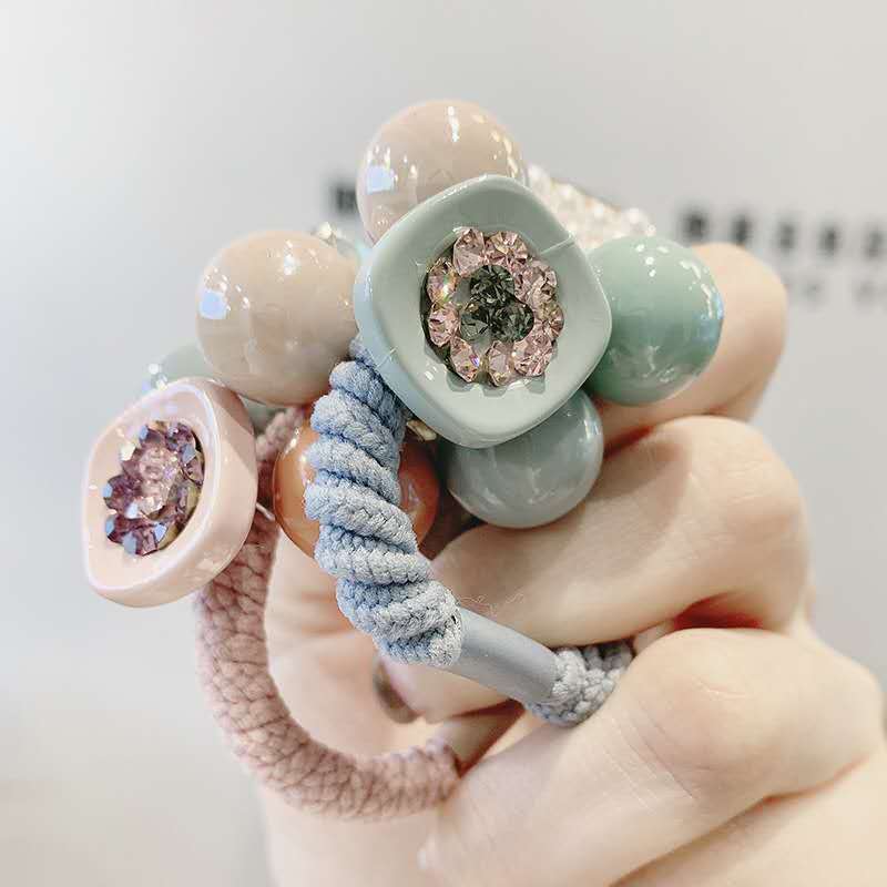 Korean style hair tie for women with gradient color diamond fleece hair band, cute pearl leather band diamond coil hair tie, 10 yuan store supply, Yiwu Application Scenario