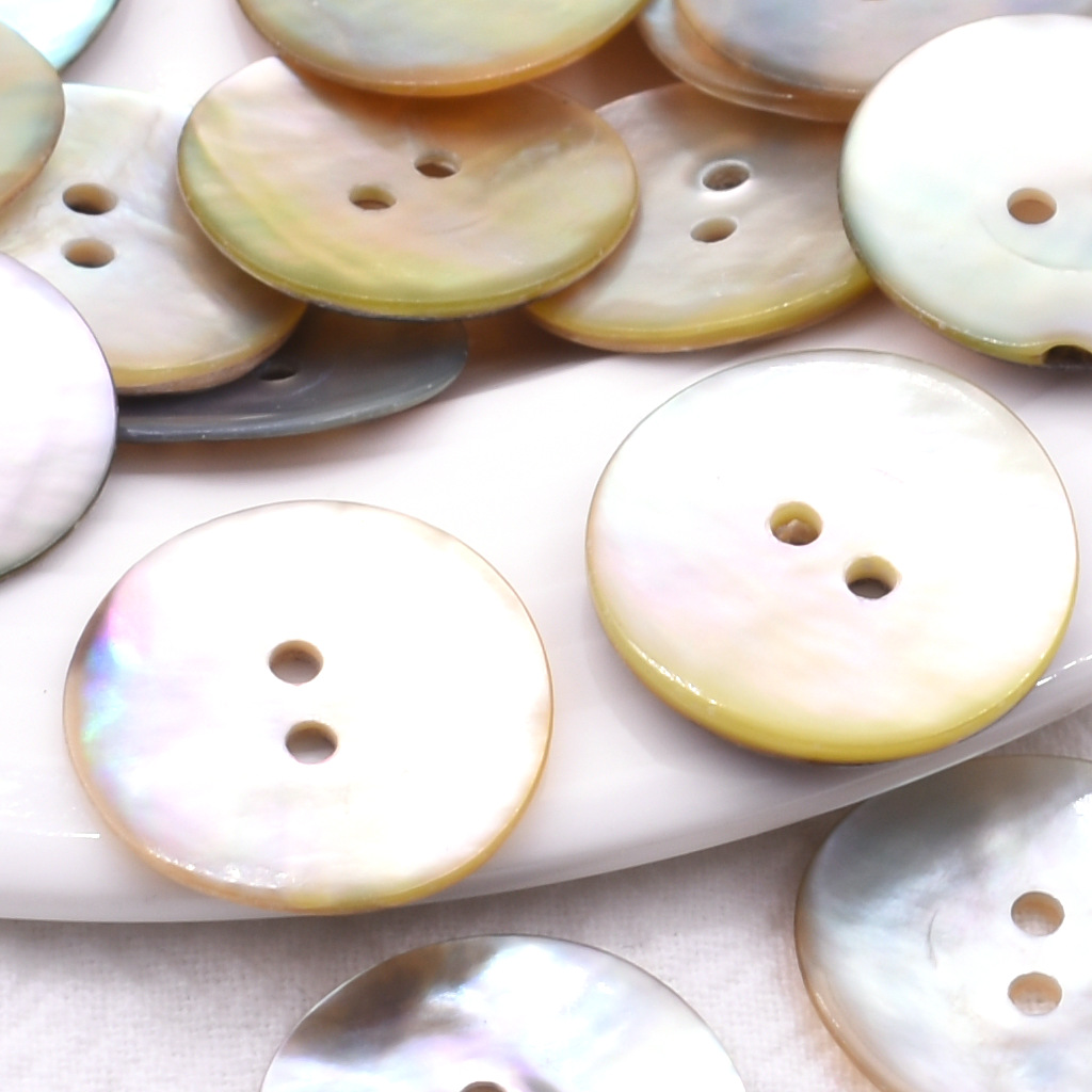 Japanese shell button Ma's shell shirts, knitted sweaters, cardigans, button suits, real shell buttons in stock for wholesale Application Scenario