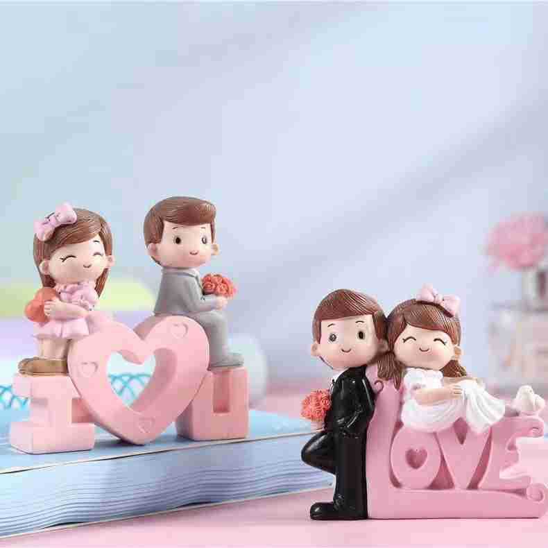Creative internet-famous car cake baking decoration, Valentine's Day couple ornaments, home ornaments, resin handicrafts Specification image