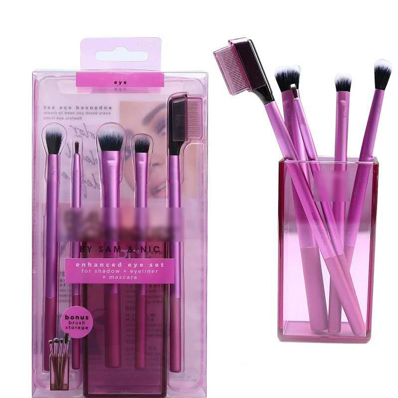 Cross-border new rt makeup brush, loose powder, blush, foundation, facial makeup, eye beauty tool set real Application Scenario