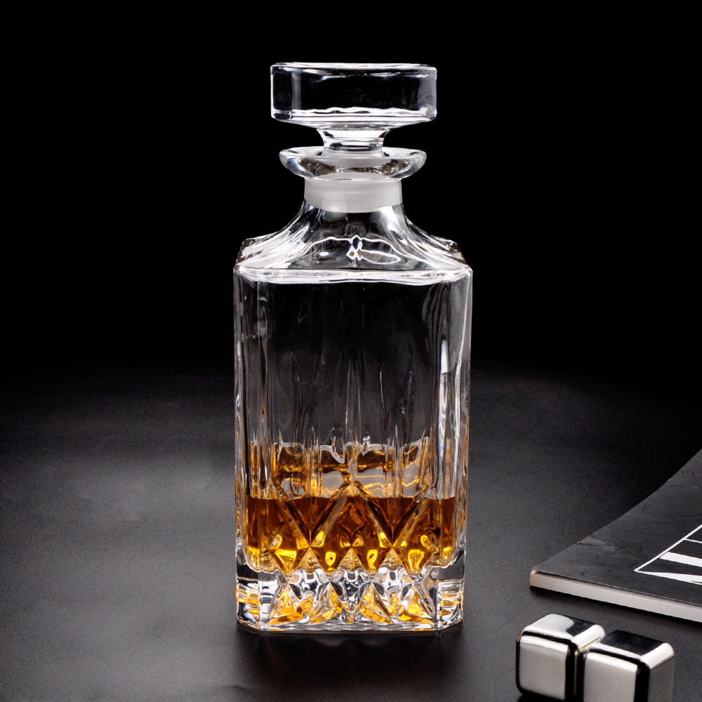 750Ml Decorated Crystal Glass Empty Wine Bottles Thickened Whiskey Wine Bottles Application Scenario