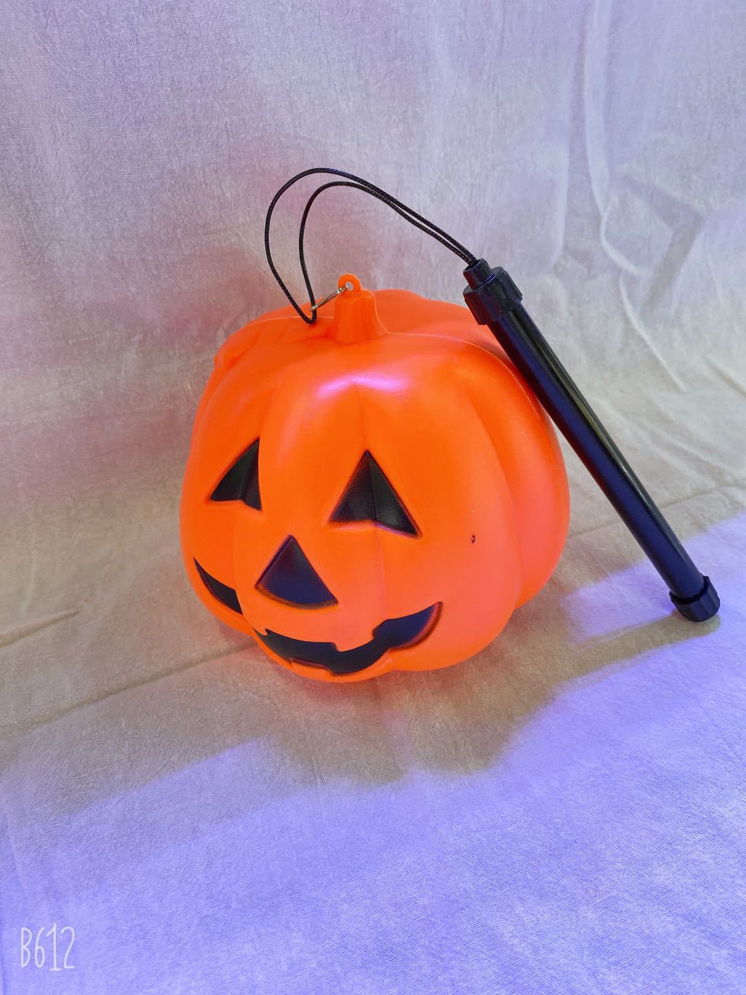 Halloween decorative props, portable lights, music, leaves, pumpkin lanterns, children's props manufacturer supply, festival Application Scenario