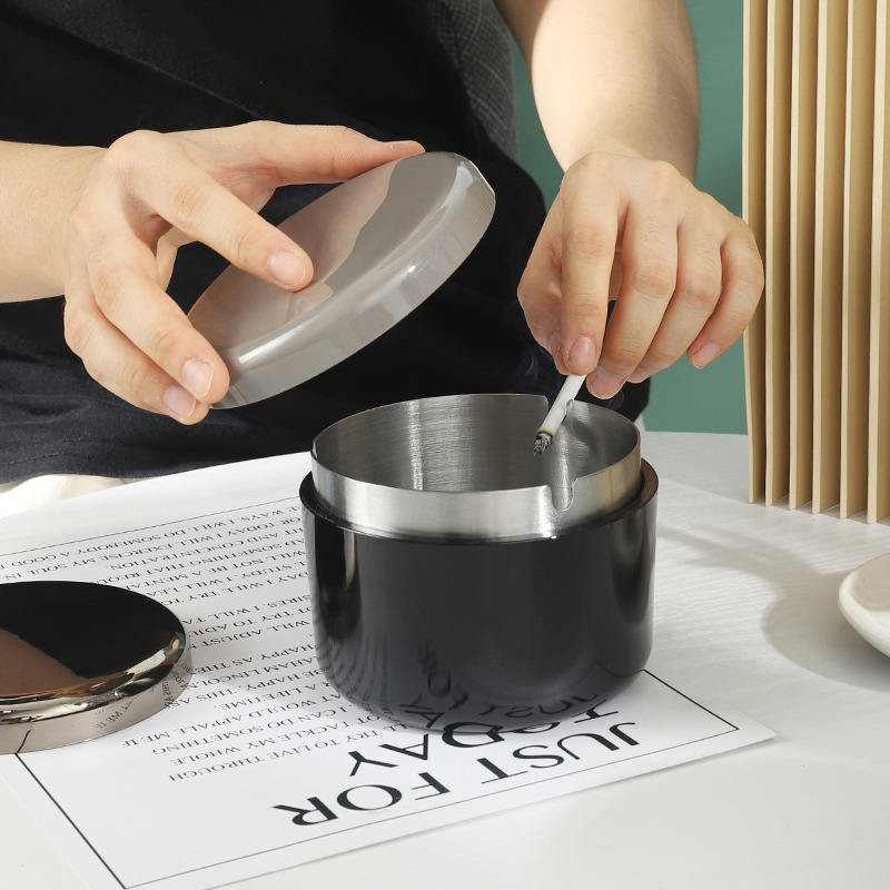 One-piece delivery of stainless steel ashtrays, Nordic InS-style ashtrays with LIDS, windproof stainless steel ashtrays Application Scenario