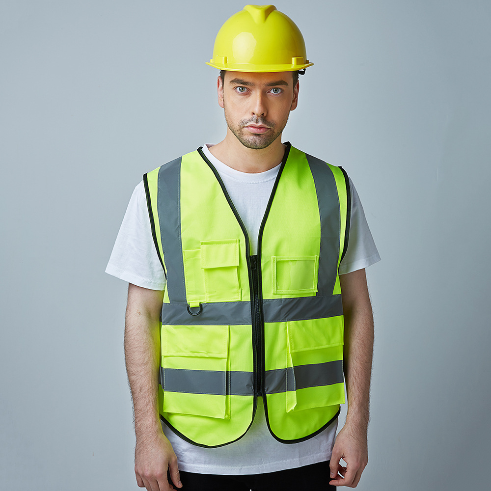 Wholesale of wave-painted reflective vests, reflective vests, multi-pocket reflective vests, construction of garden architecture, night traffic printing Application Scenario