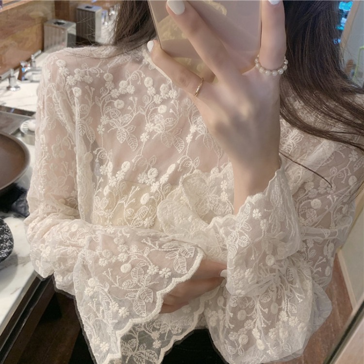 A new Korean-style women's wear with a stylish flared sleeve lace top for the 2020 autumn and winter season. Pair it with a fitted long-sleeved pullover base layer