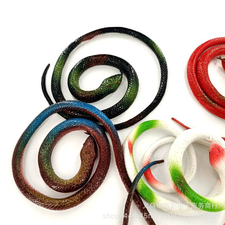 Rubber snake 75cm toy snake is selling well. It's a creative soft rubber snake toy that simulates pranks and scares people. It's available at a street stall for 1 yuan Item Picture