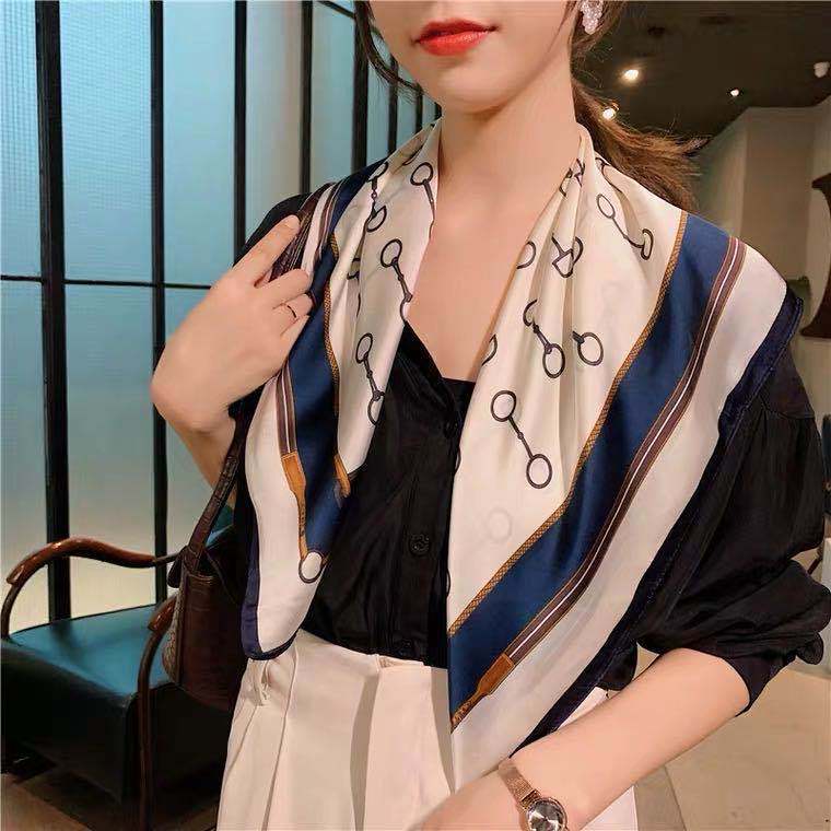 The New Style Of Small Fragrance Quality Silk Scarf Stripes Home Sun Li With A Simple Korean Version Of Black And White Professional Small Scarf details Picture