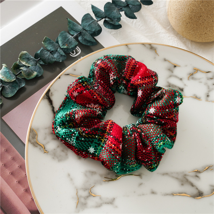SAN Tai's new Christmas style features large intestine hair bands, hair ties, and hair ties. It's a cross-border Halloween cloth band from Europe and America, a women's hair accessory, and a hair band headwear details Picture