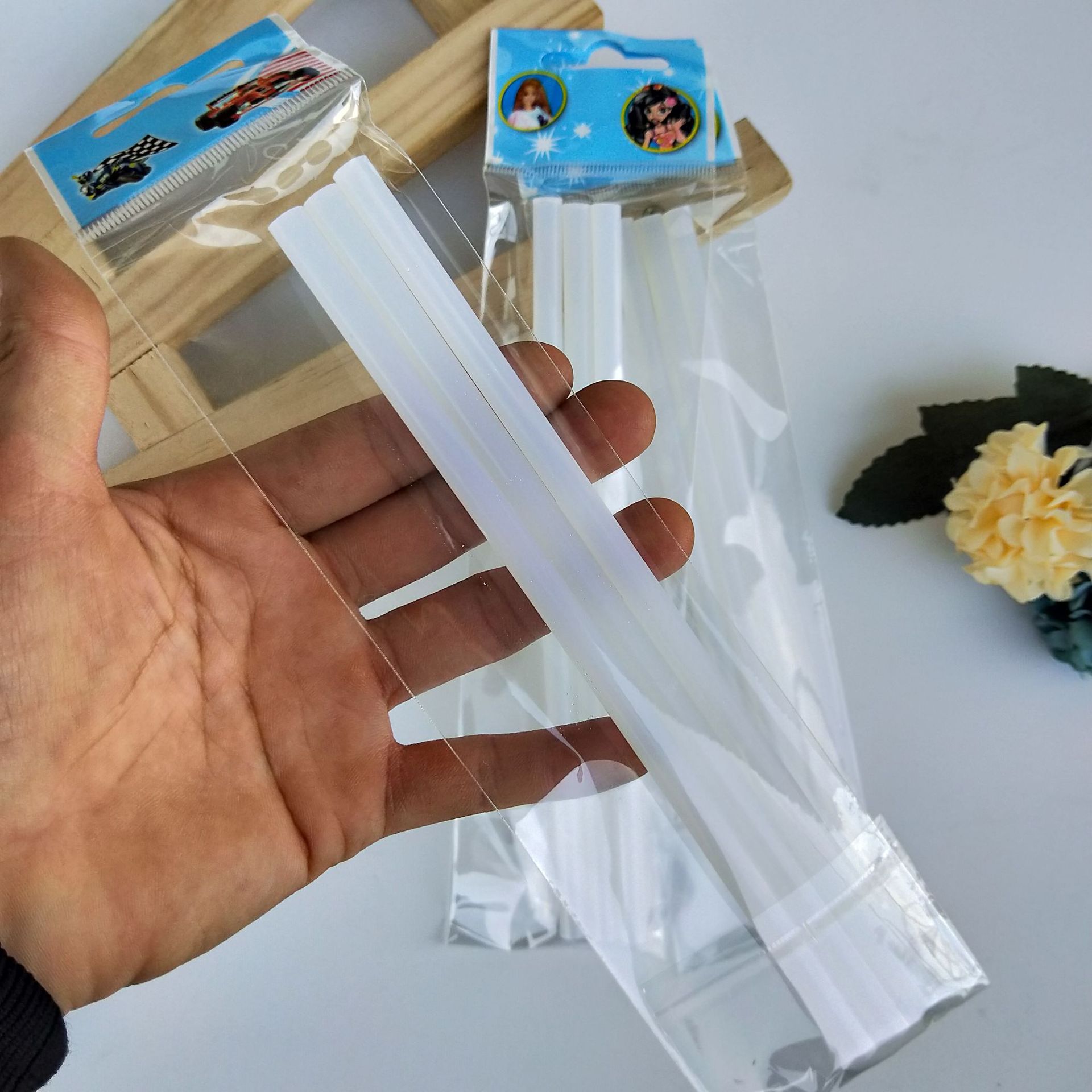 Bag glue Hot melt glue Bag hot melt glue Transparent hot melt stick 1 yuan 2 yuan store supply Specification drawing