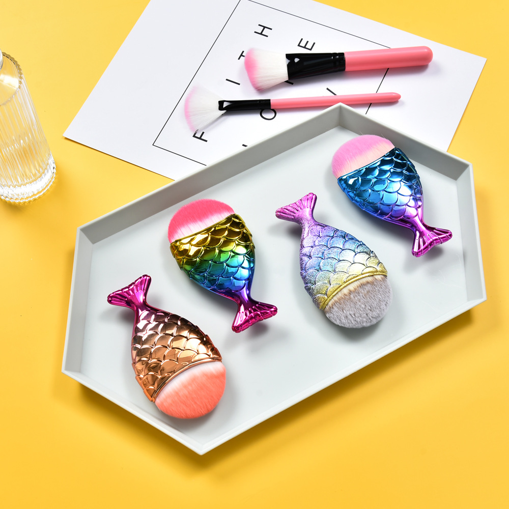 Europe And The United States New Instagram Red Creative Glitter Large Mermaid Foundation Brush Fish Shape Powder Brush Wholesale details Picture