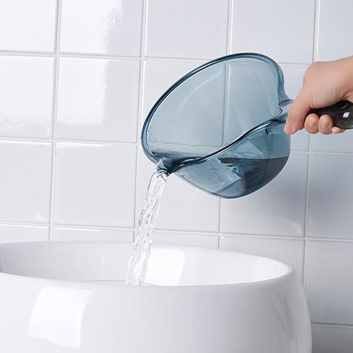 G468 Wanshele 663 water ladle household kitchen transparent plastic water spoon long handle 水舀子 baby and children 舀子 durable details Picture