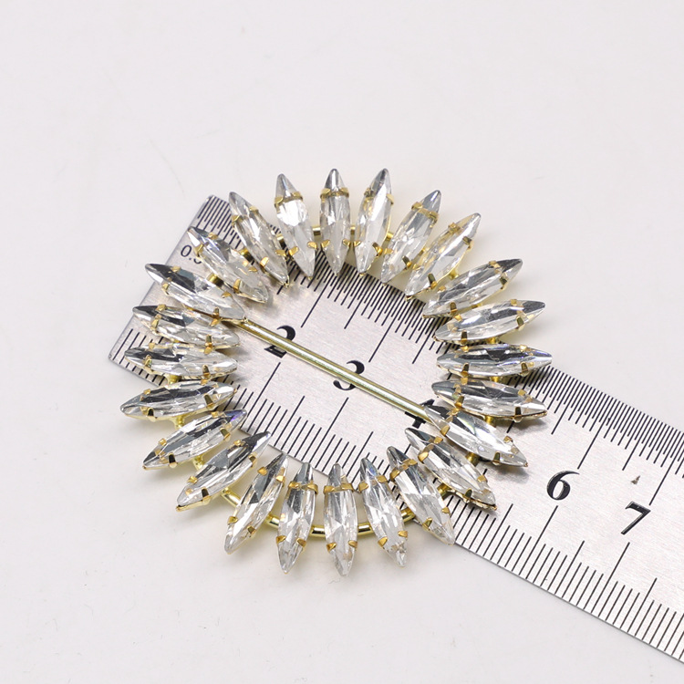 The manufacturer's new metal double round diamond-encrusted shoe flower waist buckle, hardware water diamond round bag decorative buckle, high-end round shoe buckle Application Scenario