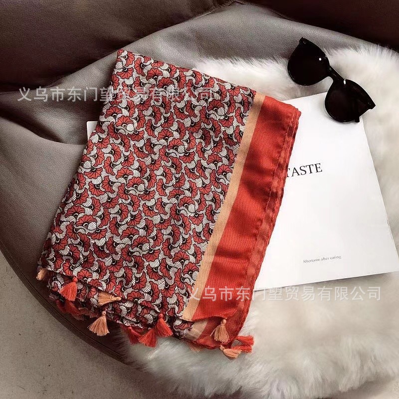 New Autumn And Winter Scarf Hanging Tassel Long Scarf Gingko Leaf Flower Cape Ethnic Scarf Photography Scarf Application Scenario