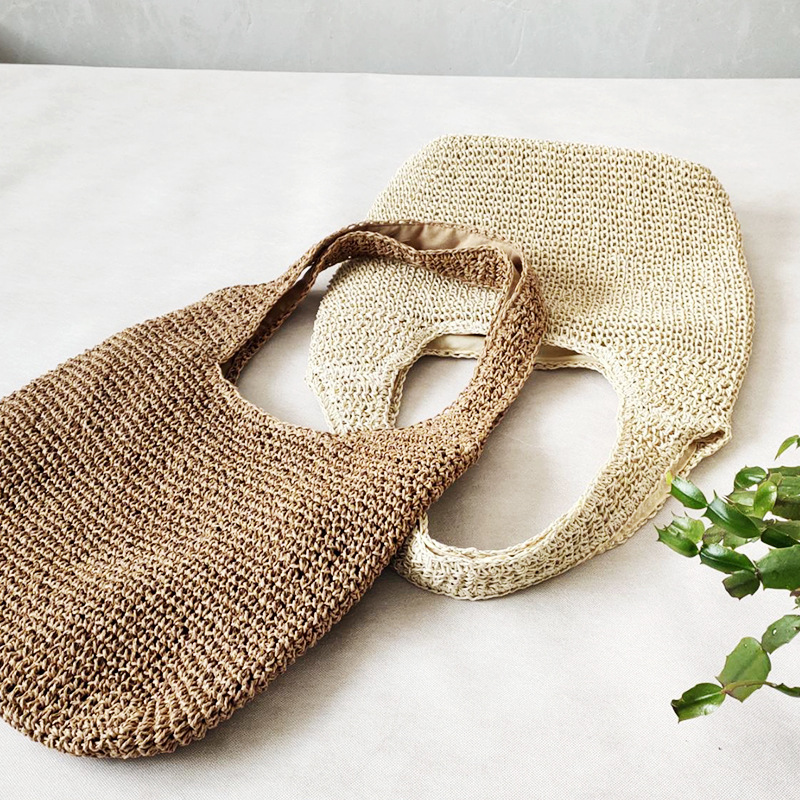 2023 New Women's Fashion Bag Niche Braided Bag Single Shoulder Underarm Bag Beach Handmade Straw Bag Wholesale Application Scenario