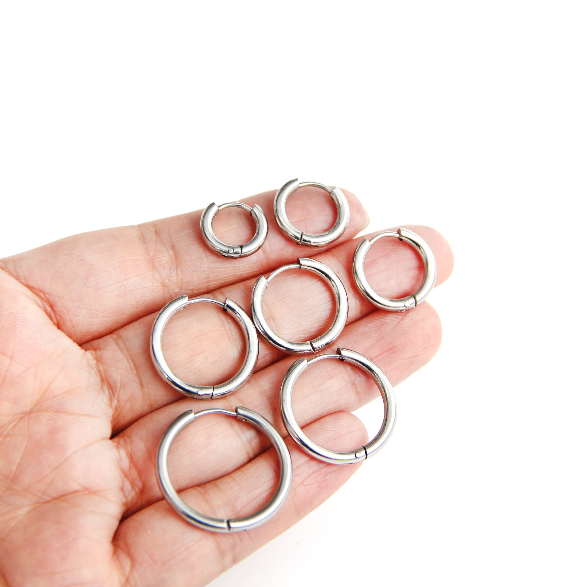 Men's Stainless Steel Stud Earrings Simple Personality Round Wire Earrings Titanium Steel Earrings Neutral European And American Ear Buckle Circle Earrings For Women Item Picture