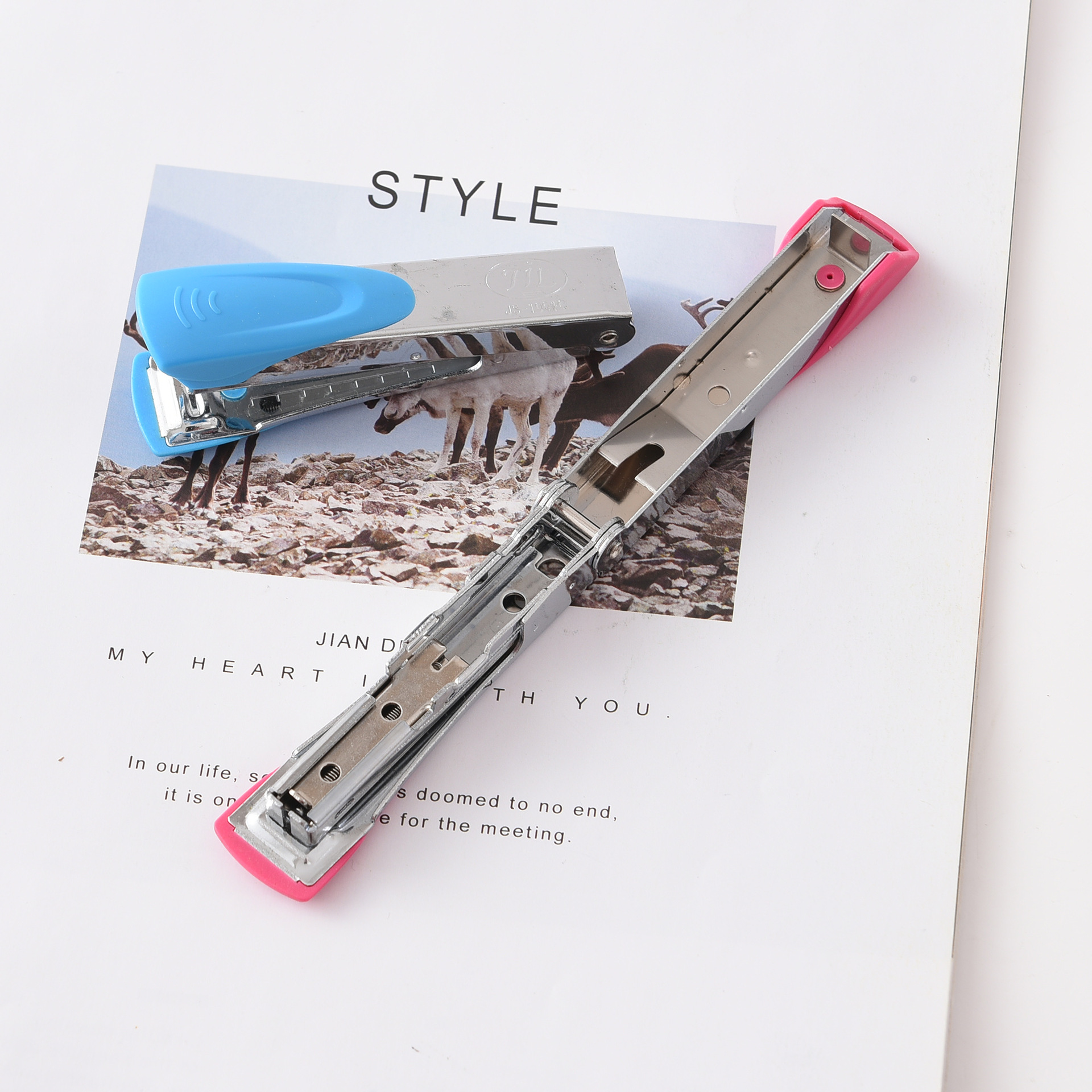 Factory direct supply cross-border exclusive 1001C Metal 2-color stapler, metal multi-functional labor-saving type, factory dedicated Item Picture