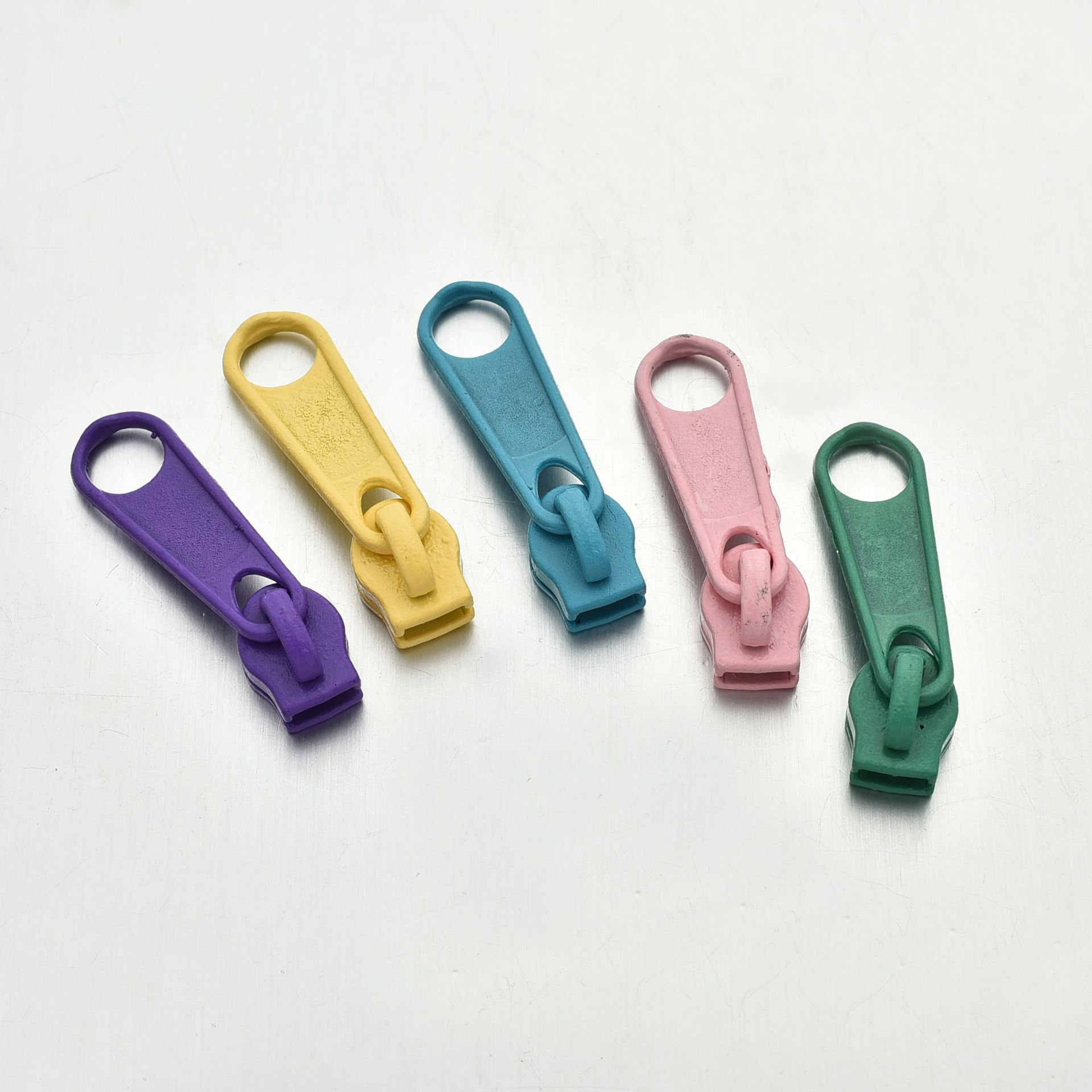 Spot No. 3 No. 5 No. 8 No. 10 Zipper Head Metal Nylon Resin Black And White Color Pull Head Home Textile Bag Clothing