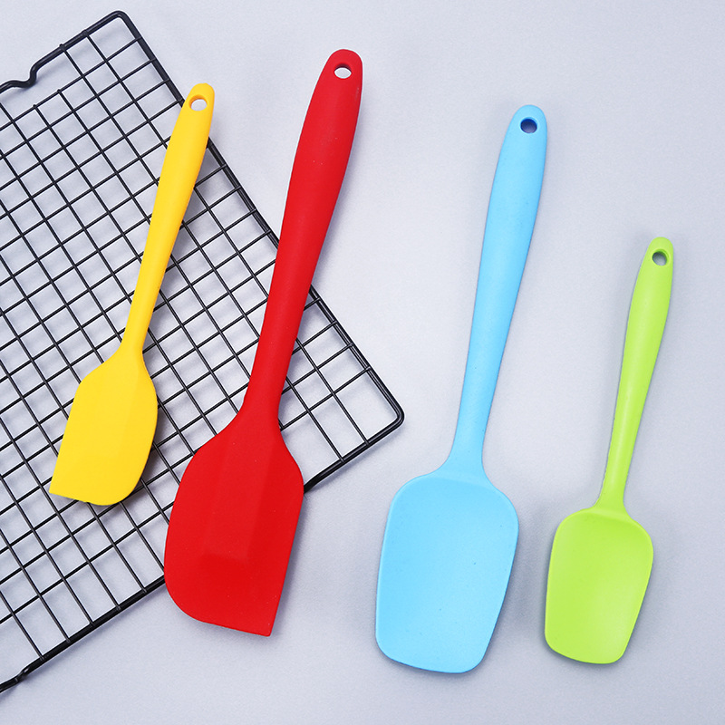 Amazon Hot Selling Silicone Kitchen 4-Piece Set Cream Integrated Spatula Spatula Oil Brush Size Scraper Set details Picture