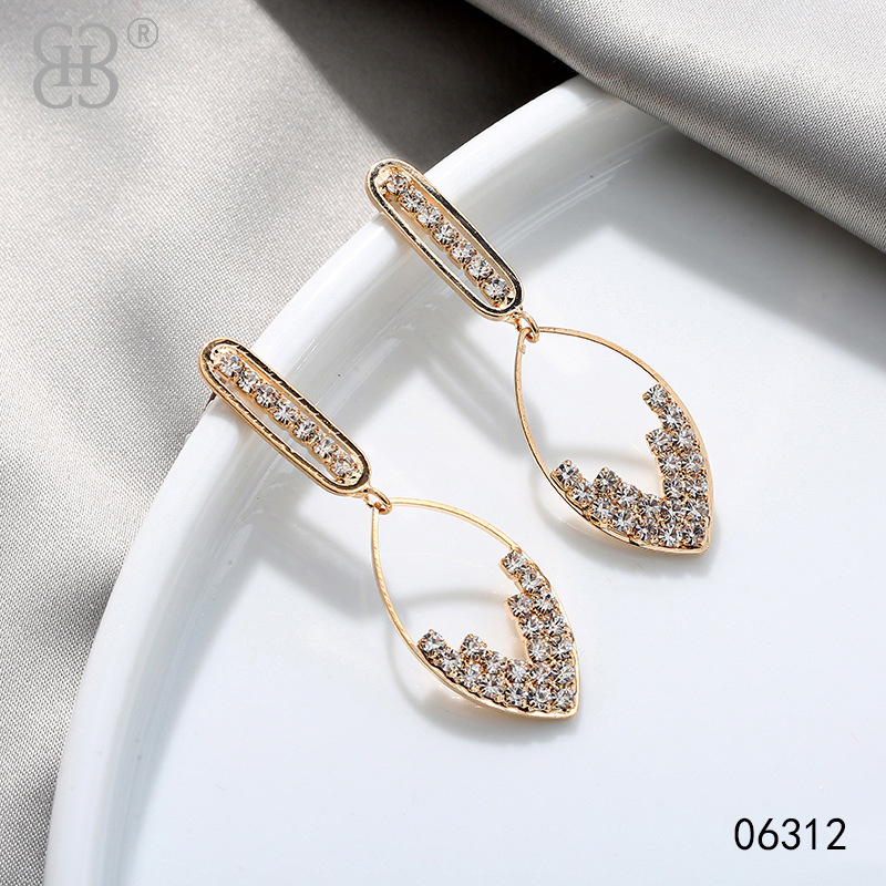 New Rhinestone Silver Needle Earrings Fashion Fresh Girl Light Luxury Earrings Simple Tassel Head Jewelry Earrings Straight Supply details Picture