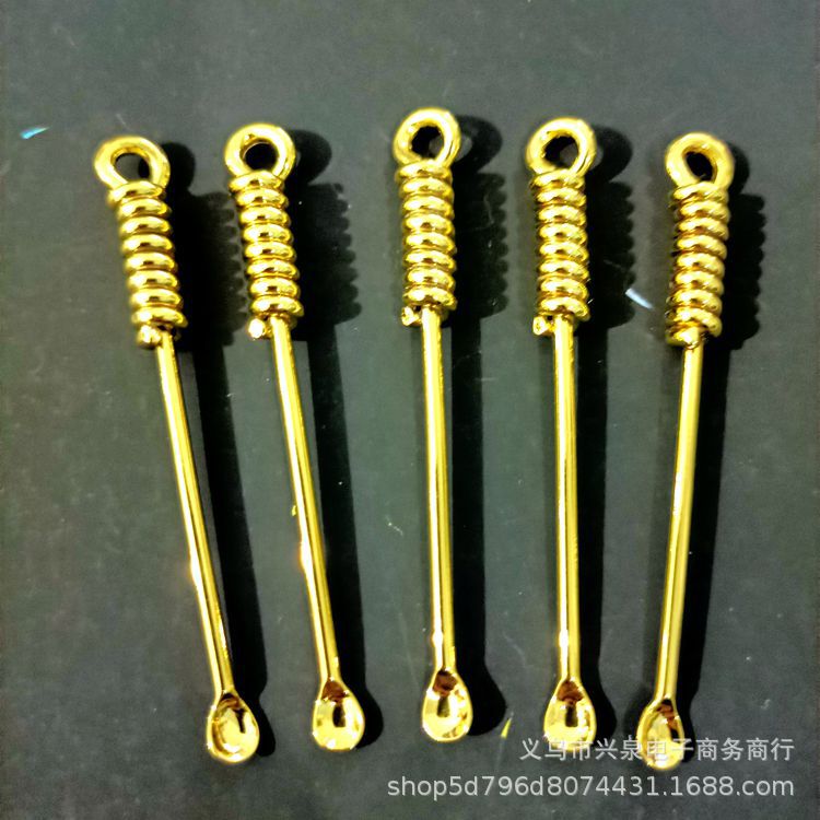【 Zone 1-4 】【 Golden 】 Screw ear Spoons 100/ box 9600/ box Golden Ear spoons Screw Ear Spoons Gold Creative Ear Spoons Digging ear spoons 1 yuan supply 1 yuan wholesale Application Scenario