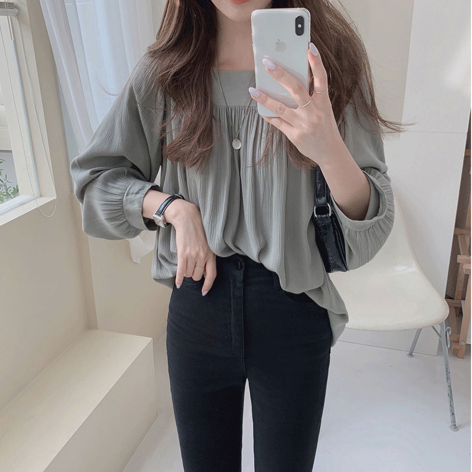 2022 Early Autumn new Korean-style long-sleeved loose square-neck top, solid-color shirt, women's design sense chiffon shirt details Picture