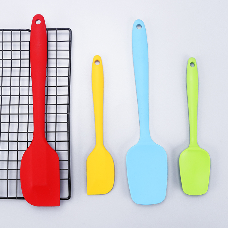 Amazon Hot Selling Silicone Kitchen 4-Piece Set Cream Integrated Spatula Spatula Oil Brush Size Scraper Set Item Picture