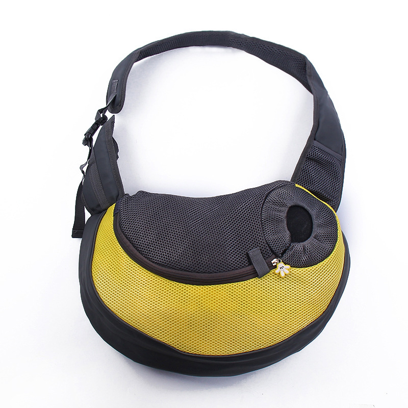 Wholesale of new cross-border pet bags, breathable travel portable cat bags, mesh fabric chest single-shoulder chest crossbody dog bags Application Scenario