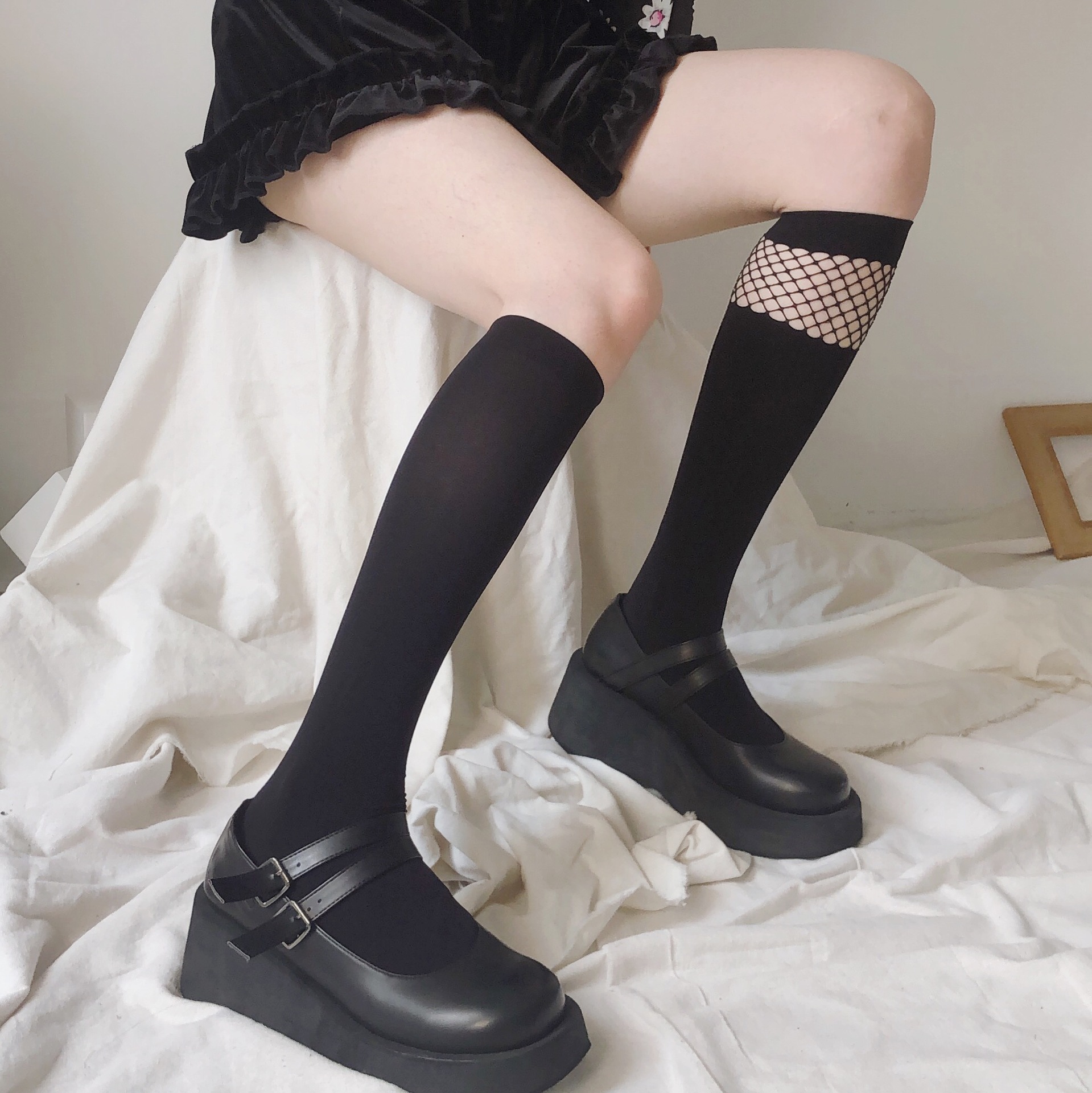 Autumn new collection: One-piece formed spliced net socks, calf socks, cool jk dark style, ins black mid-calf socks
