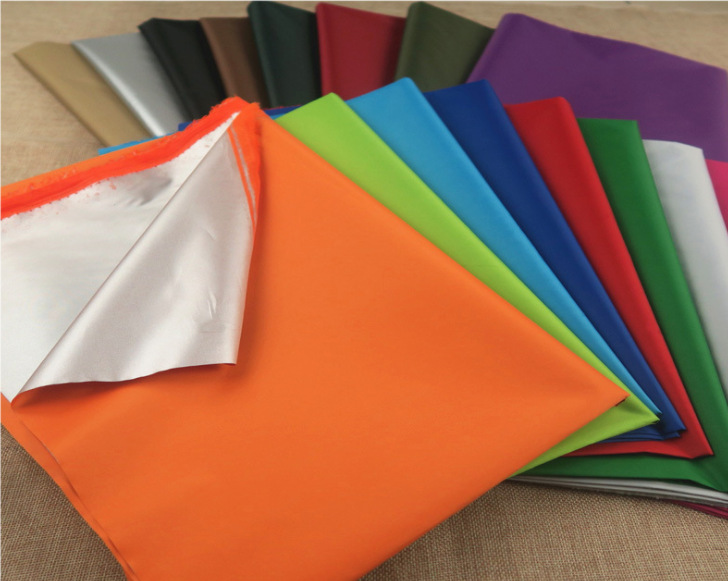 现货大量供应210T涤塔夫染色打底涂银 防尘遮光车衣箱包里料