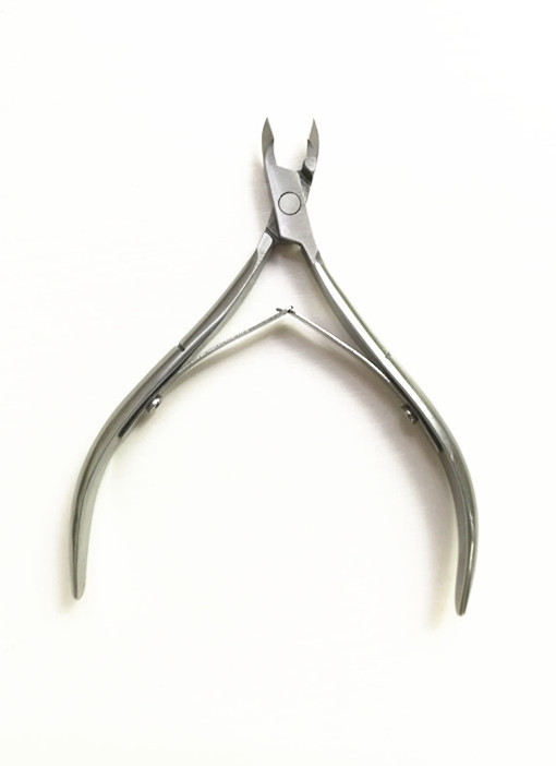 Manufacturer's stainless steel dead skin pliers, beauty pliers, beauty scissors, beauty tools D501 Application Scenario