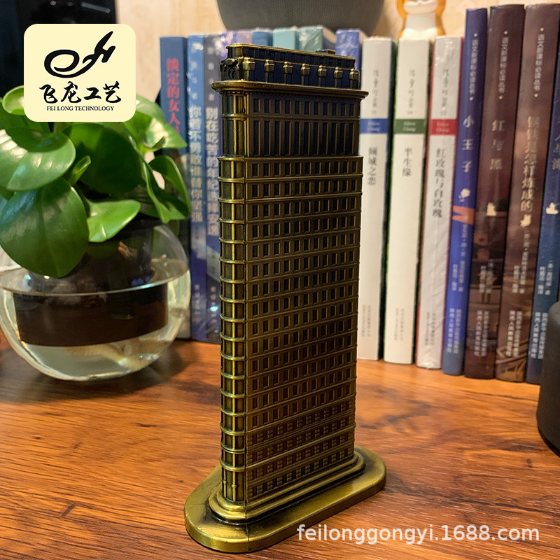 Metal alloy handicrafts, home furnishings, travel souvenirs, photography props and gifts of the Triangle Building, a landmark building in the United States Specification image