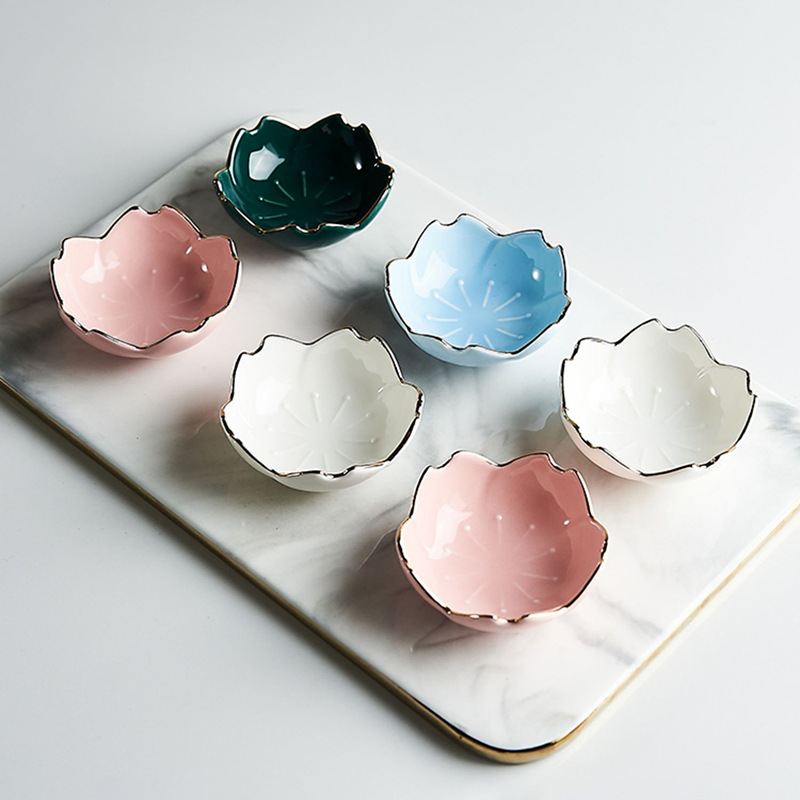 Sakura Gilt Phnom Penh Sauce Dish Ceramic Tableware Restaurant Household Soy Sauce Vinegar Dish Japanese Cuisine Seasoning Dish Application Scenario