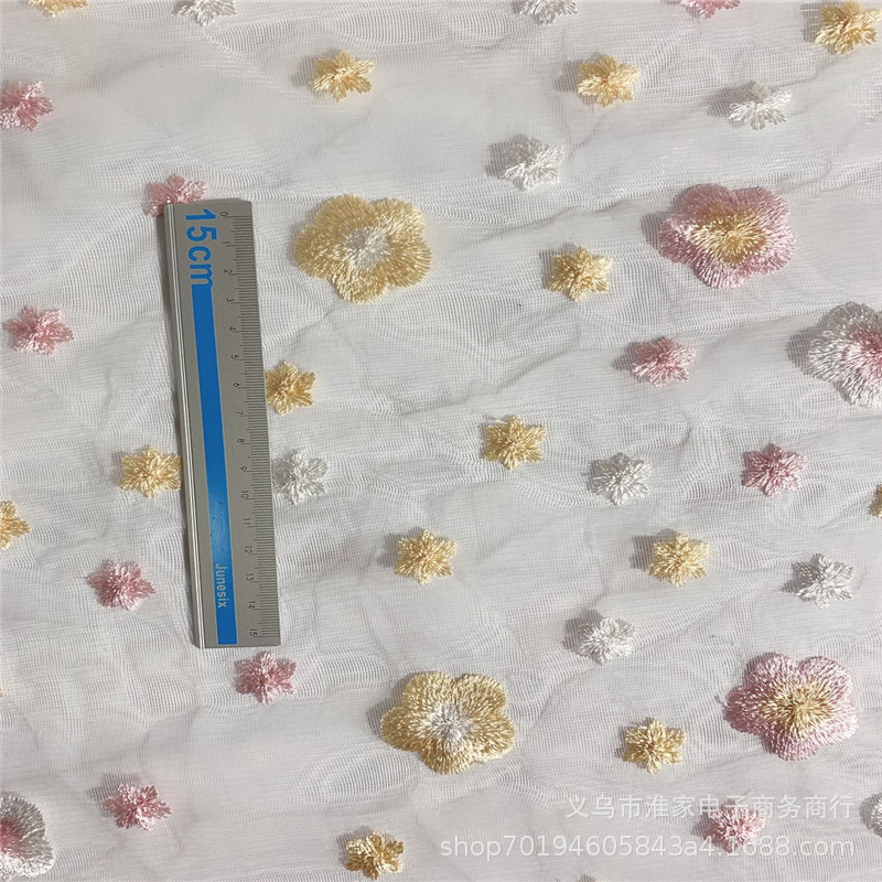 Wholesale and customization of home textile and clothing accessories, embroidered Daisy mesh fabric, skirts, wedding dresses, lace fabric Item Picture