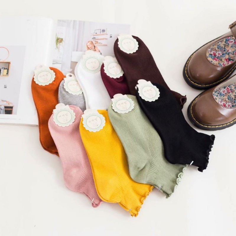Black fungus lace boat socks Japanese solid color short socks Spring/Summer new shallow mouth school style low-top cute ladies' boat socks details Picture