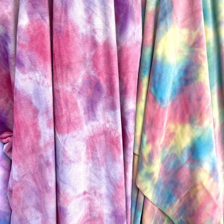 Knitted toys, home furnishings, clothing fabrics, bedding, headwear, hair accessories, scarf fabrics, colored tie-dyed crystal velvet Application Scenario