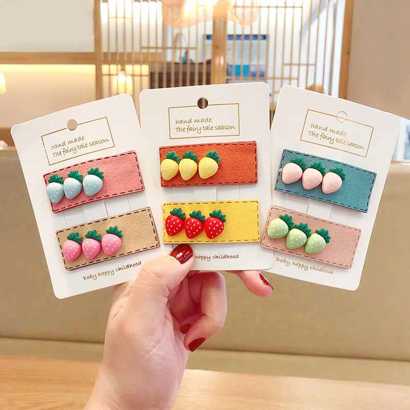 Tienda de piso cute fruit hairpin top clip cute girl flequilla clip simple niños clip de peinado tocados Application Scenario