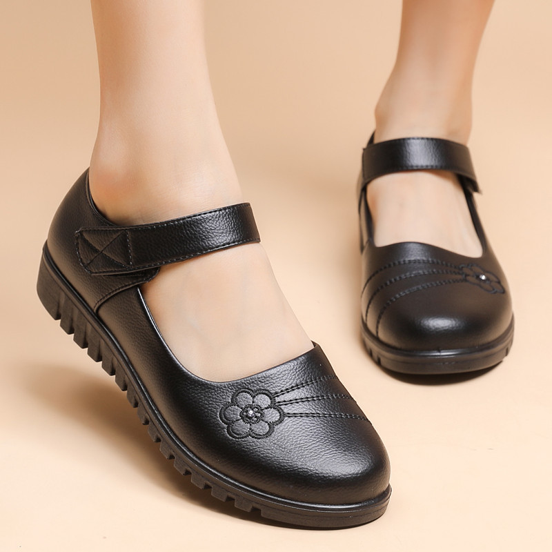 Leather shoes for the elderly women's head layer cowhide mother shoes for the elderly non-slip women's shoes mother shoes flat shoes supply stability thumbnail