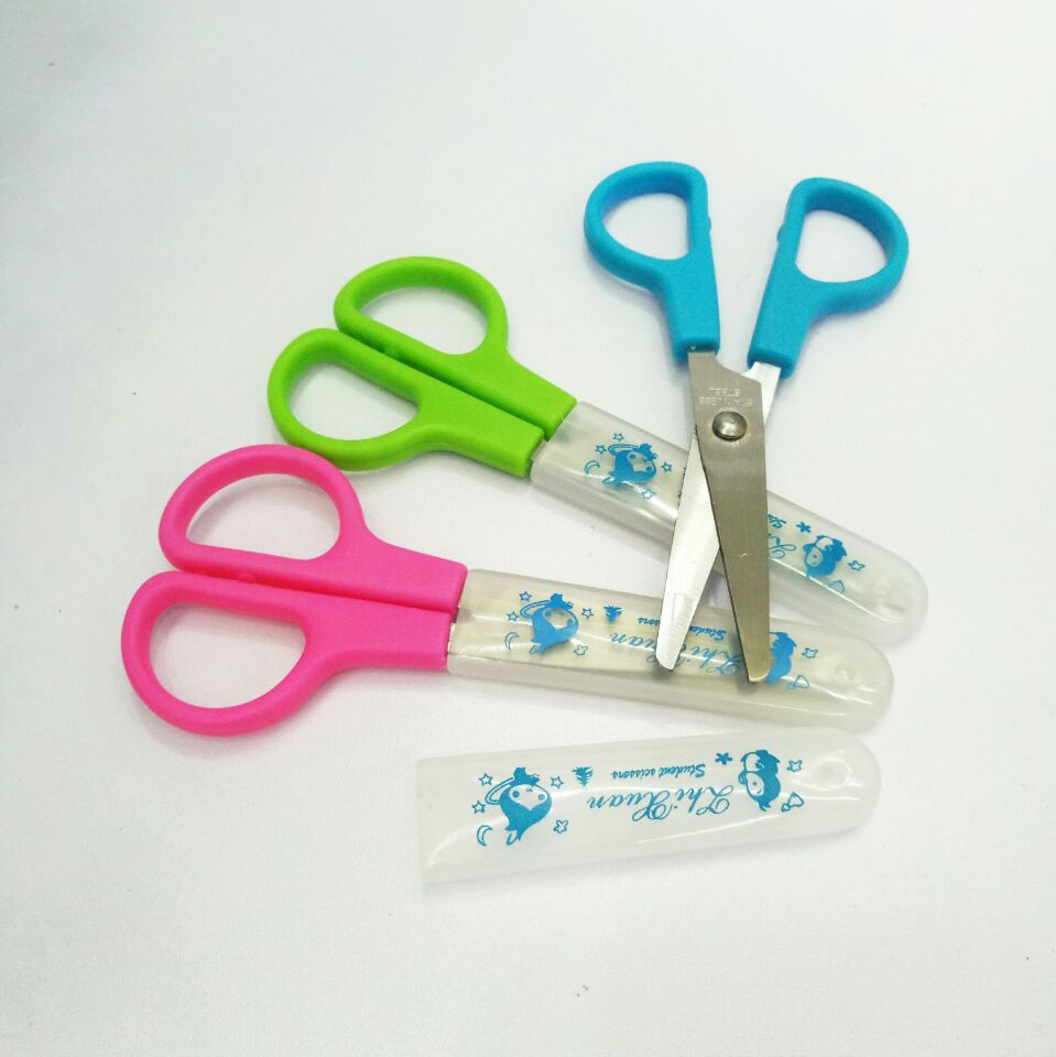 The Weibo creative cartoon children's scissors are simple and compact with plastic handles, making them easy to carry and safe for students to make by hand Specification image