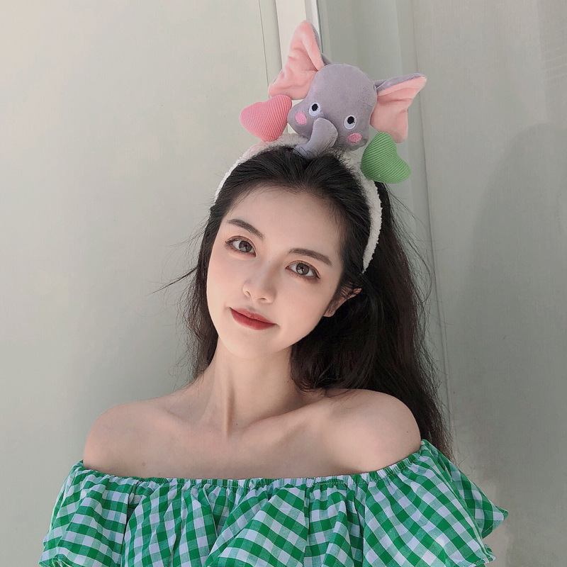 New cute children's headbands from Japan and South Korea, bear bows, face-washing plush hair bands, versatile and funny hair bands for girls Application Scenario