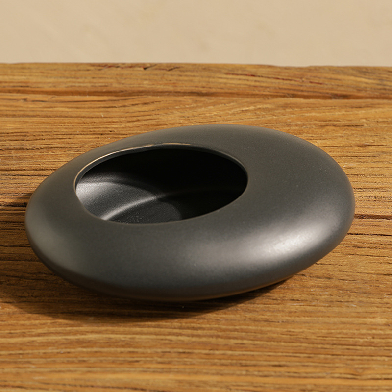 Chinese-style Zen-inspired creative ashtrays, flat-shaped oval vases, peach blossom art sets, tea room and living room soft decoration items, Ins-style home furnishings Item Picture