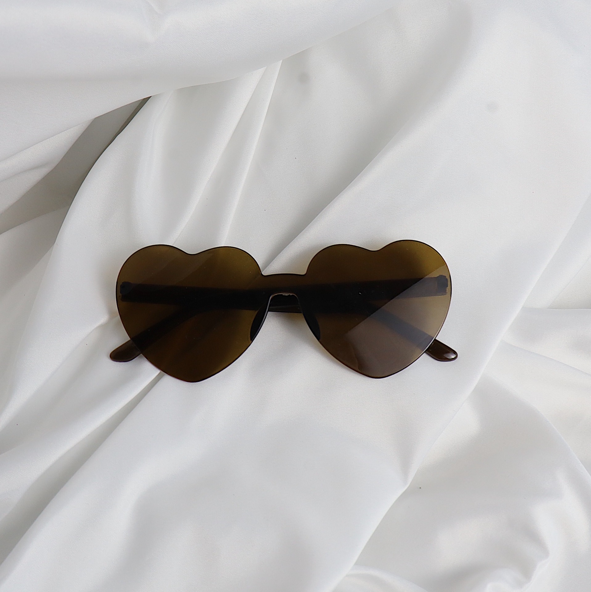 Brown retro Korean style trendy, versatile, cute, funny and quirky picnic party photo sunglasses Item Picture