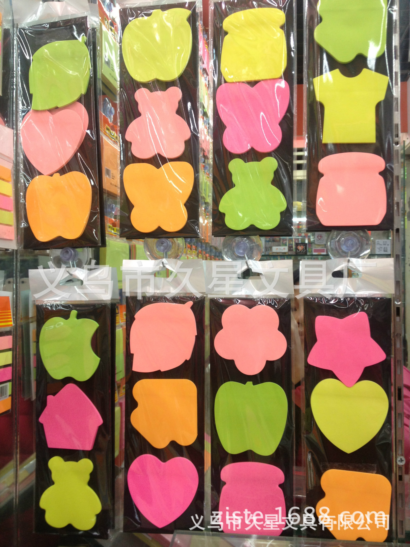 Popular small products at street stalls and night markets: black background card combinations, sticky notes, cute-shaped student stickers, handbooks, and stationery Application Scenario