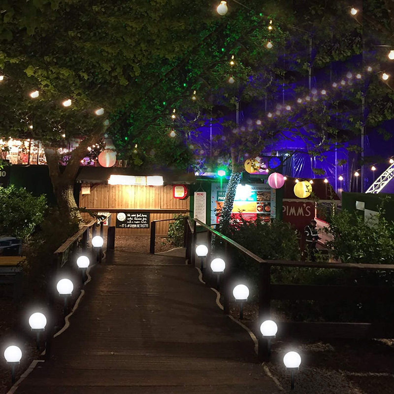 Solar lawn light, round ball, white LED lawn light, courtyard garden, park, outdoor solar lawn light Application Scenario
