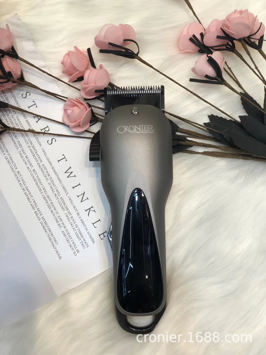 CRONIER electric clipper CR-8 LCD LCD display high power pure copper motor lithium battery adjustable cutter head Application Scenario