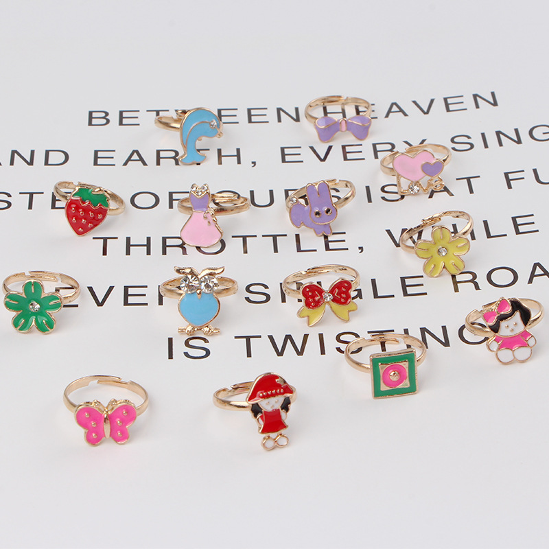 Children's ring set with adjustable metal opening, student two-yuan store supply, boxed cartoon ring in stock Application Scenario