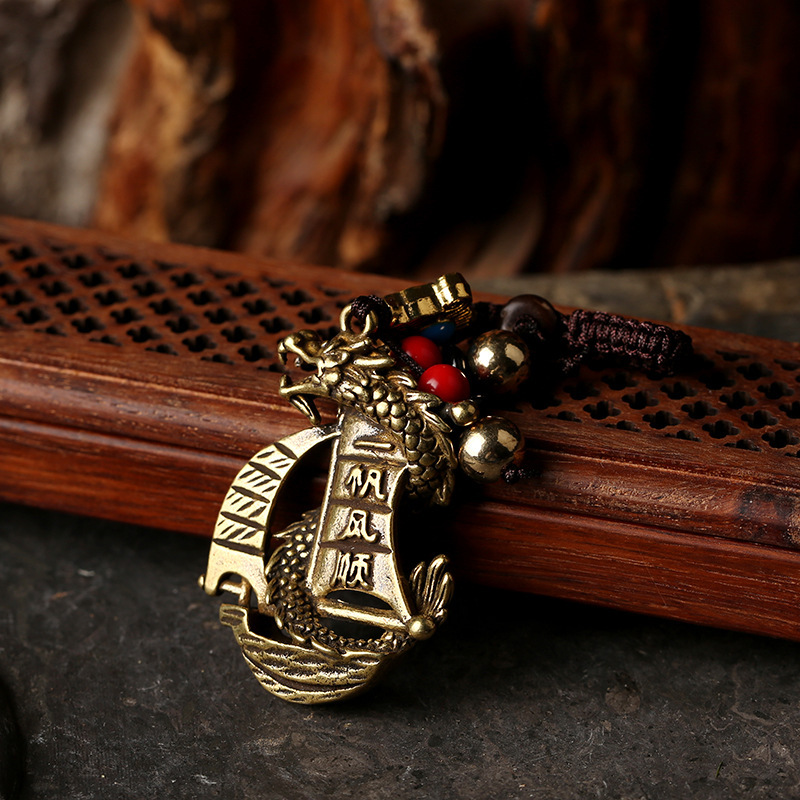 Solid pure copper smooth sailing wealth pendant, retro brass dragon boat keychain, small decorative item, small accessory Specification image