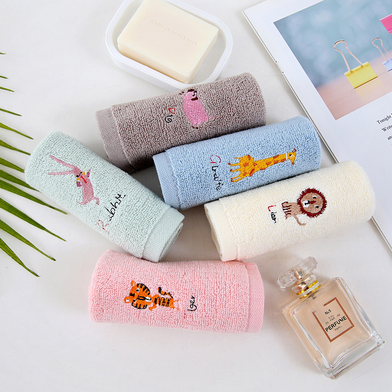 All Cotton 32 Small Square Towel 25*25 Cartoon Embroidered Plain Hook Children's Square Towel Kindergarten Baby Towel Application Scenario