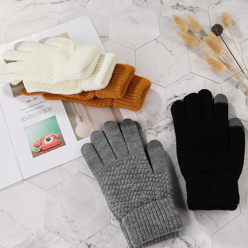 Manufacturers Wholesale 2022 Autumn And Winter New Knitted Touch Screen Deer Gloves Female Korean Version Thickened Wool Warm Gloves Application Scenario