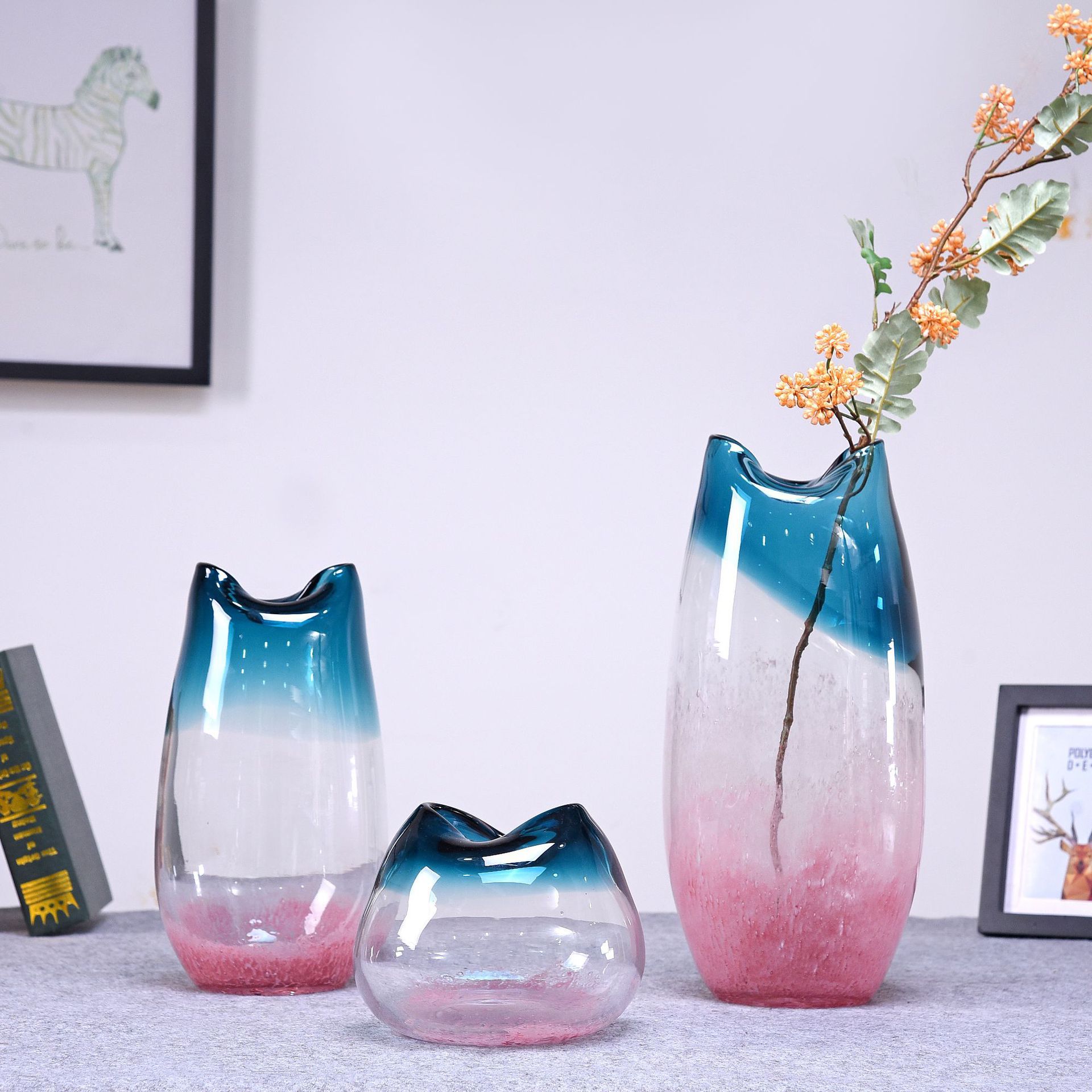 Modern light luxury gradual color clear glass vase Nordic ins home decoration model room Flower arrangement Modern light luxury gradual color clear glass vase Nordic ins home decoration model room flower arrangement thumbnail